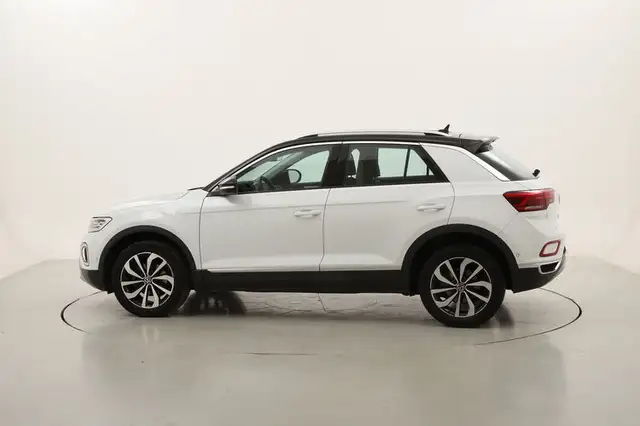Volkswagen T-Roc view 2