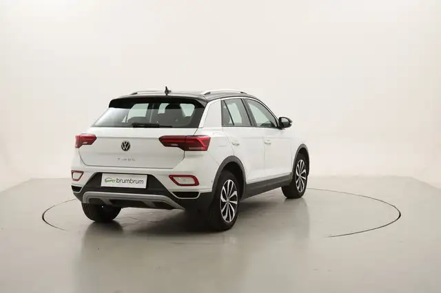 Volkswagen T-Roc view 5