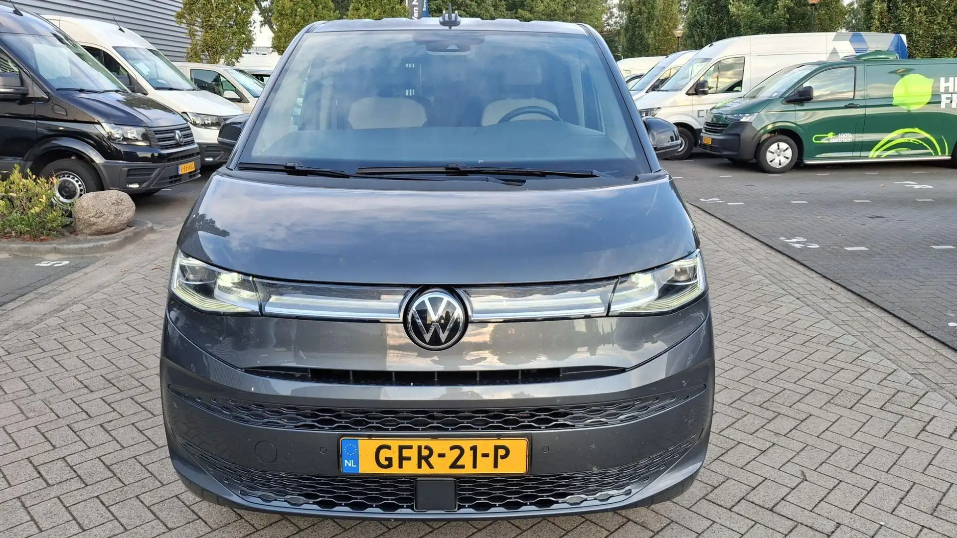 Volkswagen T7 Multivan 1.4 eHybrid L2H1 Style 218 PK | Airco | Parkeerhul Gris - 2
