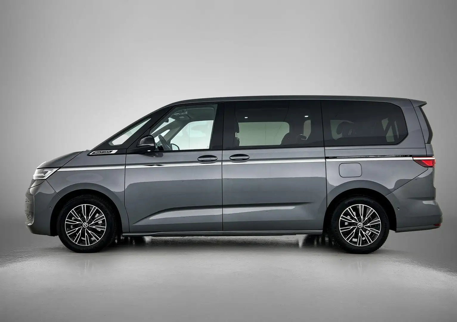 Volkswagen T7 Multivan 1.4 eHybrid L2H1 Style 218 PK | Airco | Parkeerhul Grau - 2