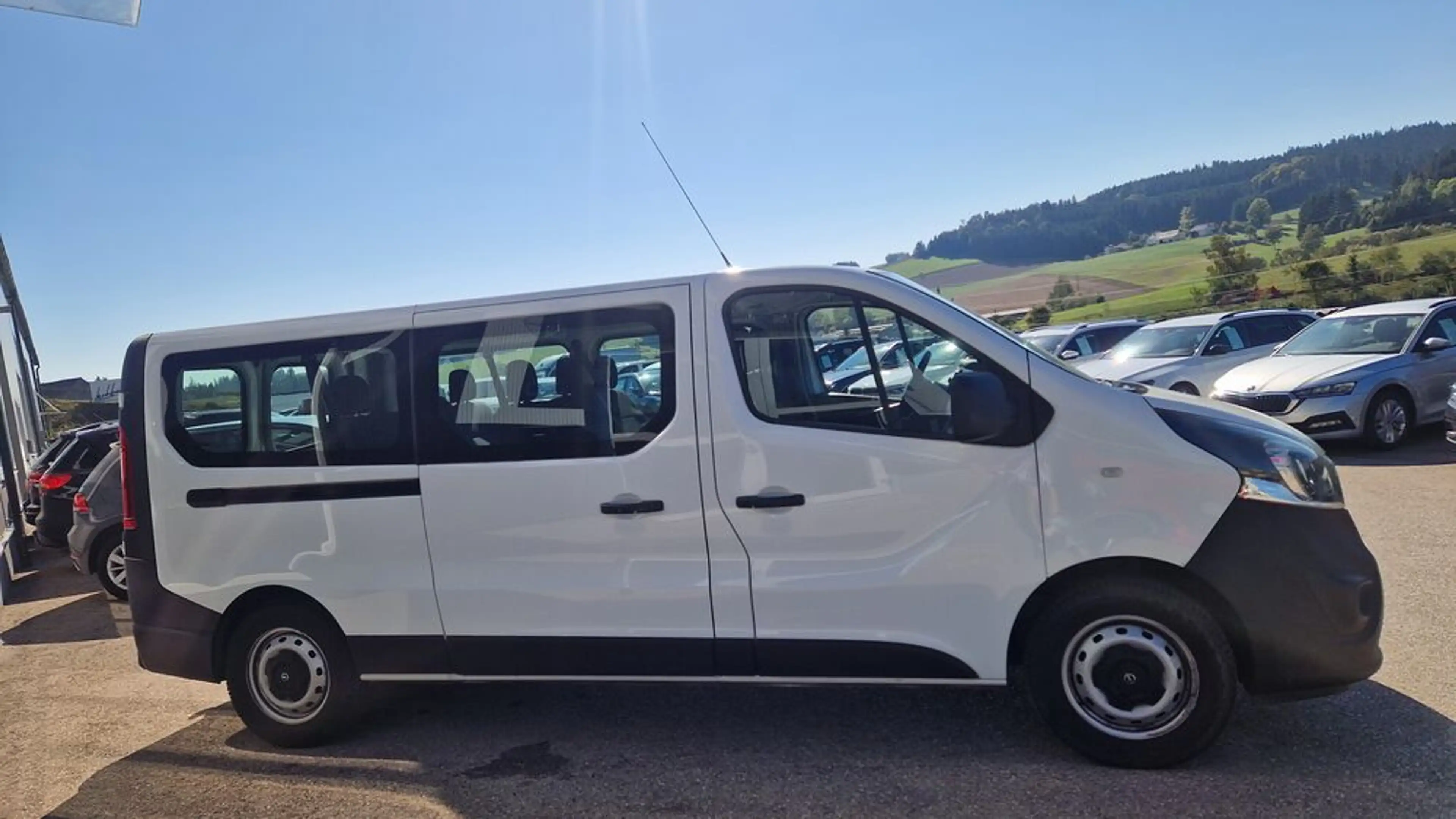 Opel Vivaro Combi L2H1 2,9t  ''9-Sitzer'' — photo 6