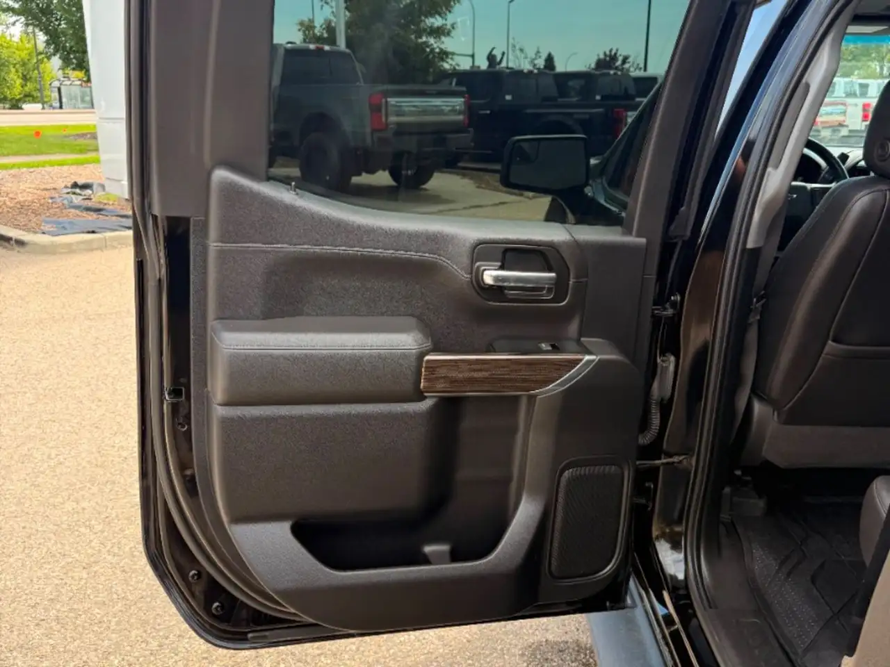 Chevrolet Silverado 1500 photo Chevrolet Silverado 1500