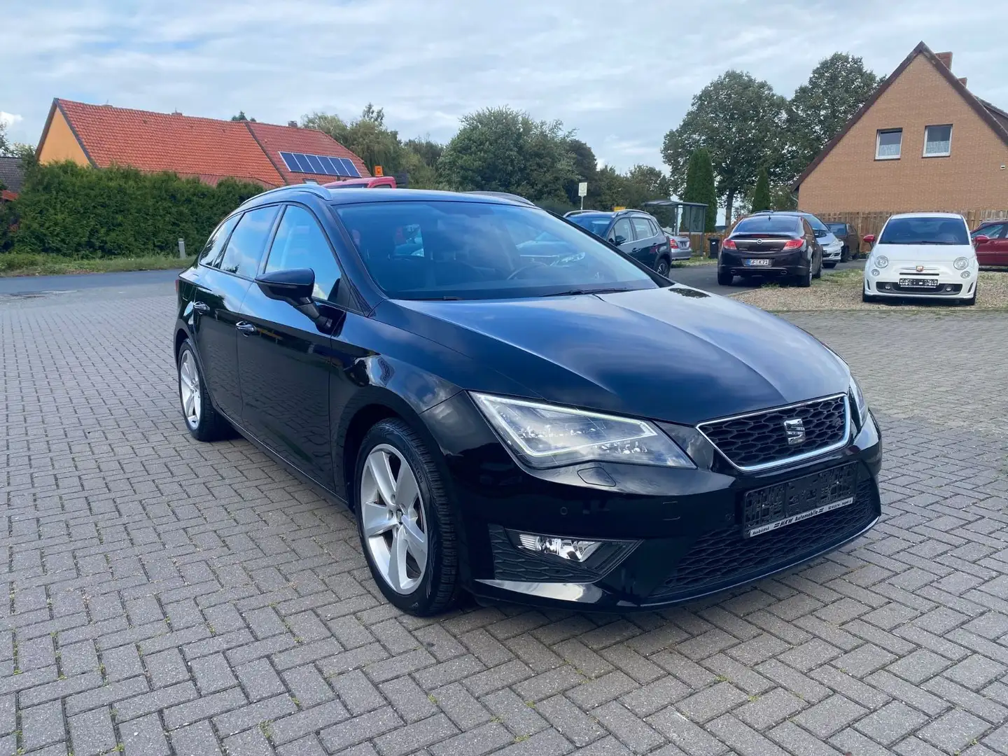 SEAT Leon ST FR DSG 1.Hand LED,PANO,T-LEDER,Xenon, Schwarz - 1