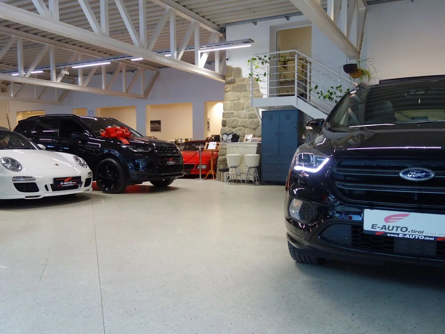 Ford Kuga AWD Aut. *ST-LINE *AHK *CARPLAY * PANO *LED * Schwarz - 2