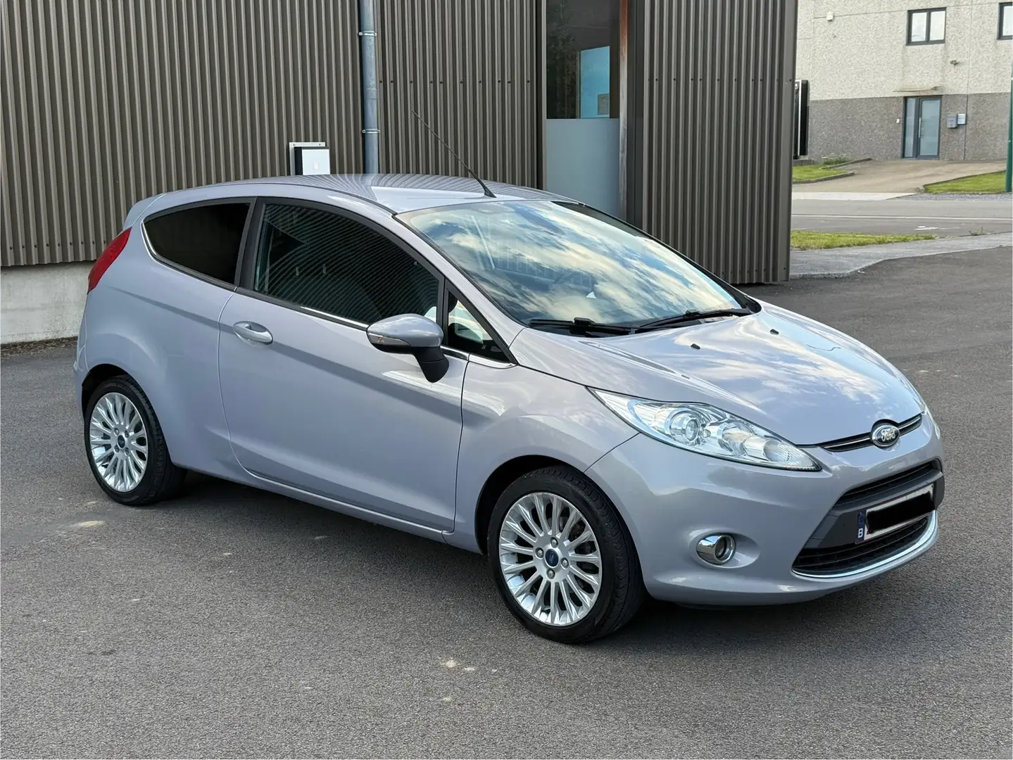Ford Fiesta Fiesta 1.25i Titanium // Tel 0492.43.69.59 - 1