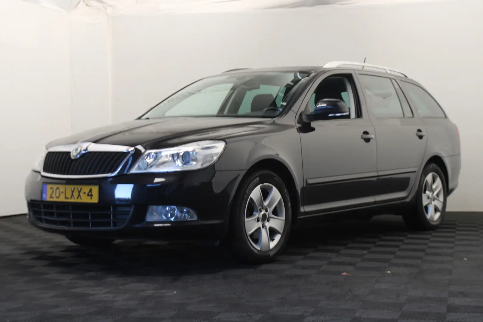 Skoda Octavia Combi 1.2 TSI Ambition Business Line Schwarz - 1