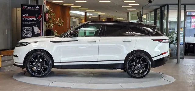 Land Rover Range Rover Velar view 4