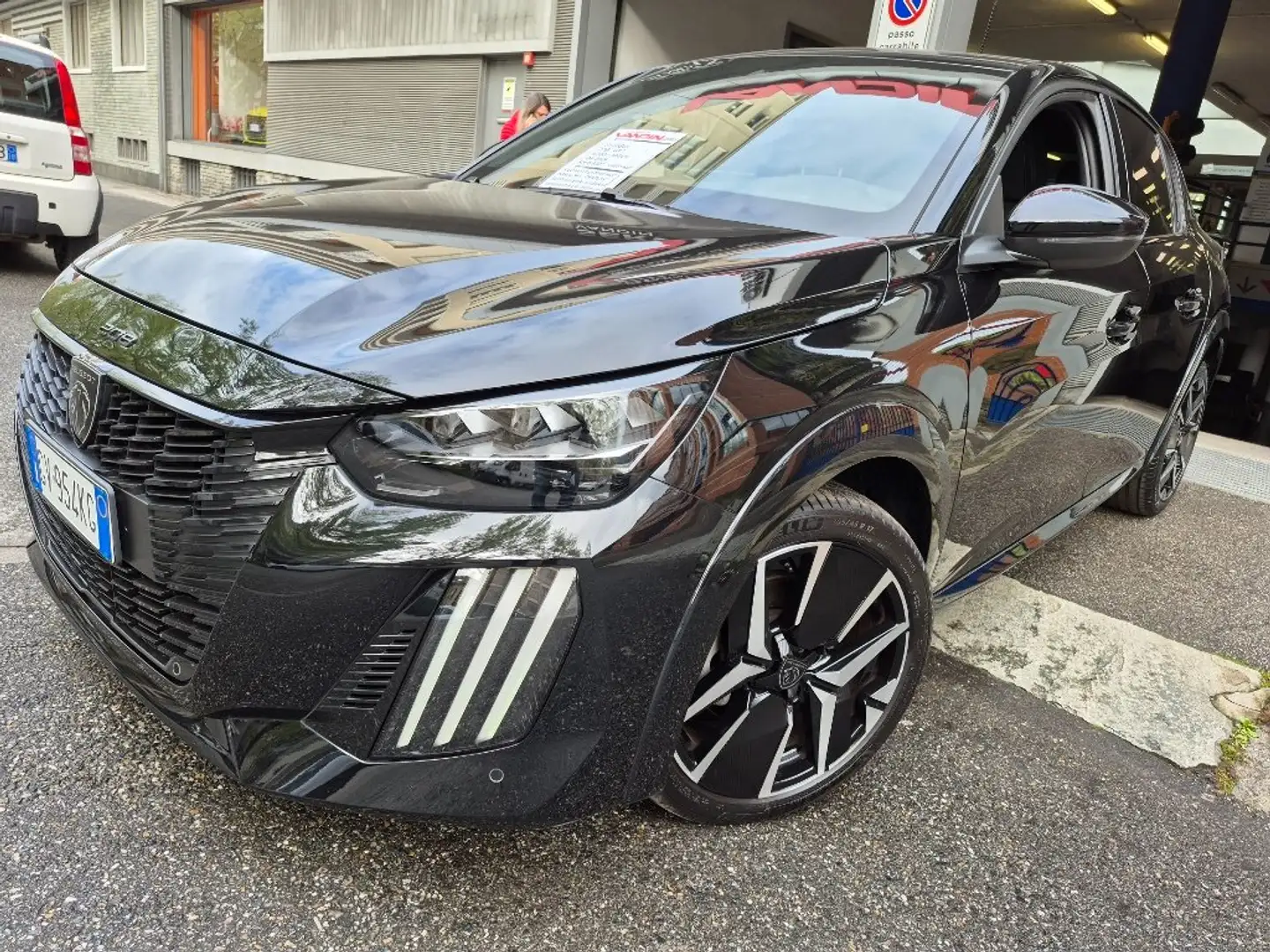 Peugeot 208 208 1.2 TURBO-BZ 100CV "GT", SOLO 6.000KM! NUOVA! Schwarz - 1