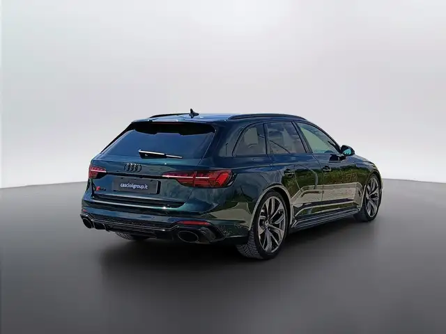 Audi RS4 view 4