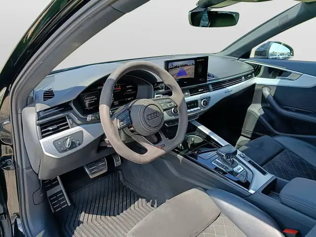 Audi RS4 view 7