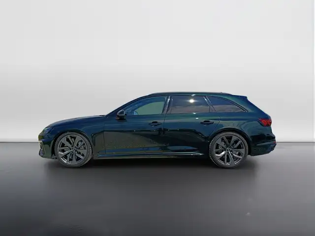 Audi RS4 view 3