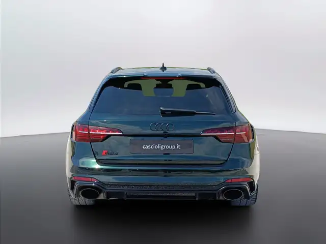 Audi RS4 view 5