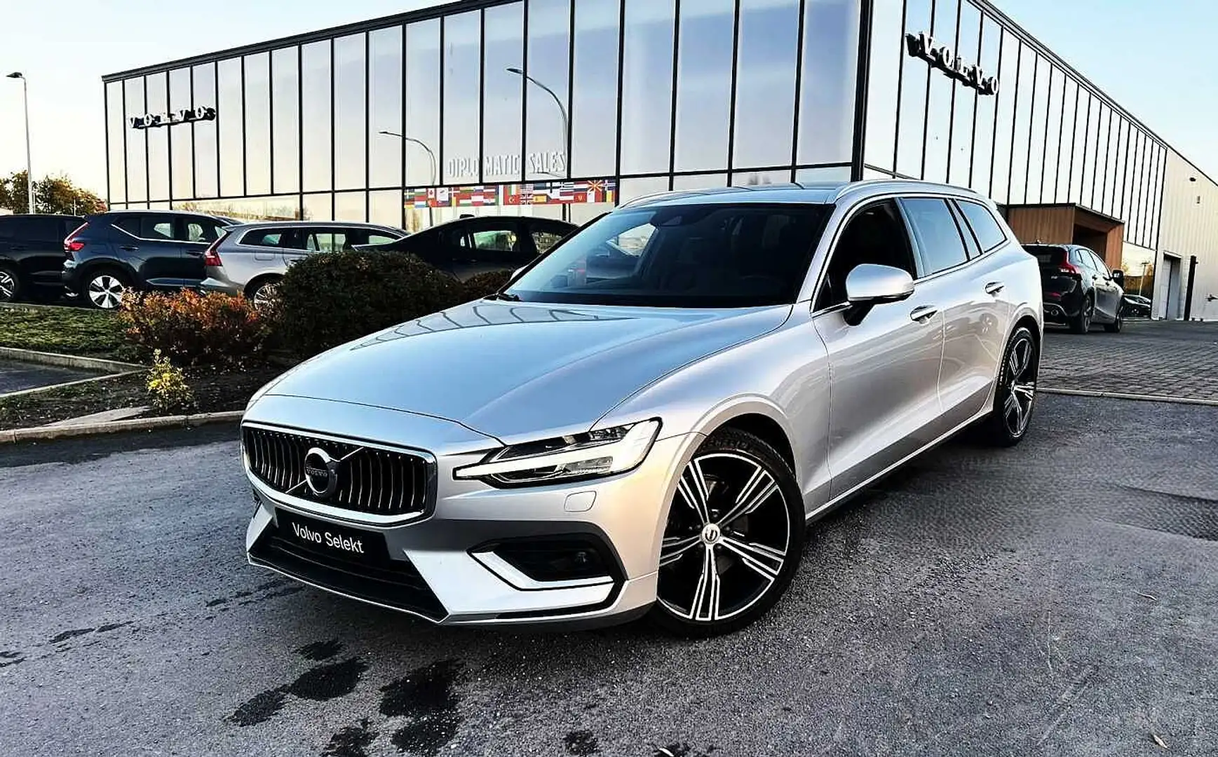 Volvo V60 Inscription, B4 mild hybrid Gris - 1