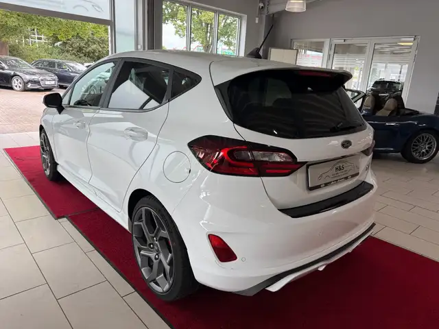 Ford Fiesta view 9