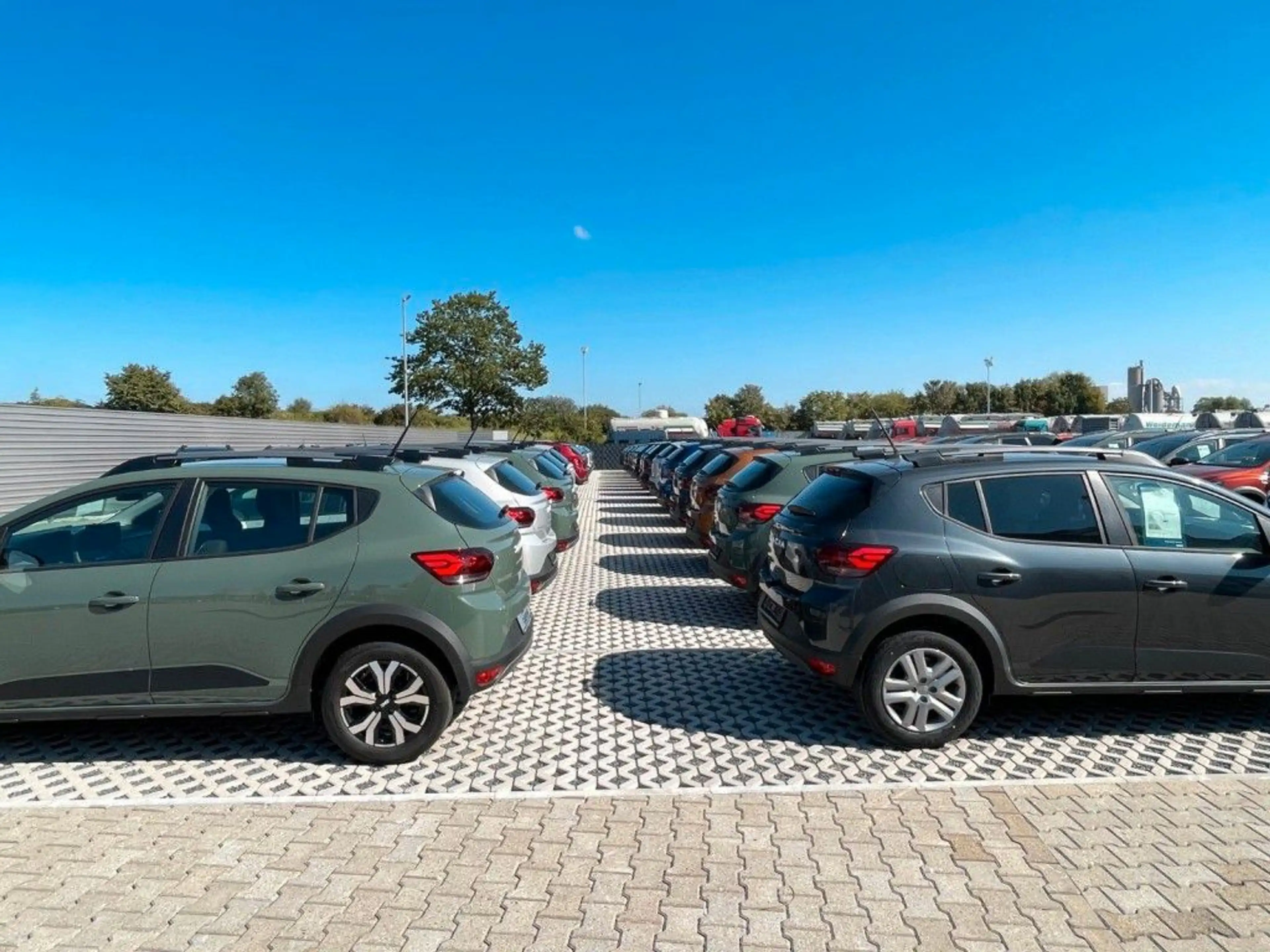 Dacia Sandero Stepway Expression ECO-G 120 Auto — photo 11