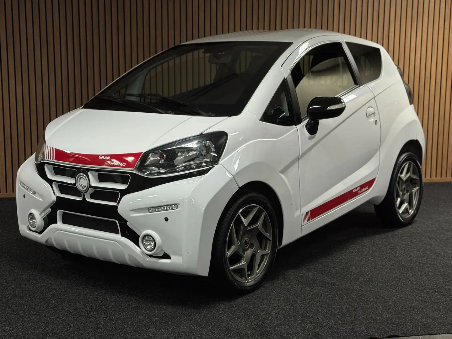 Casalini M20 GRAN TURISMO SPORT /roten Sportgurten / Multimedia - 2