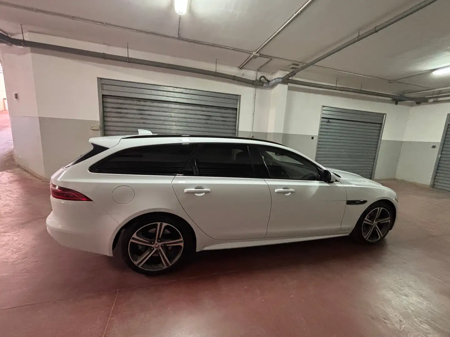 Jaguar XF XF II Sportbrake 2.0d i4 R-Sport 180cv auto my20 Bianco - 2