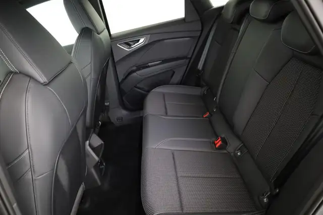 Audi Q4 e-tron 45 basis quattro S-LINE quattro, Navi, Matrix, ... Ansicht 13