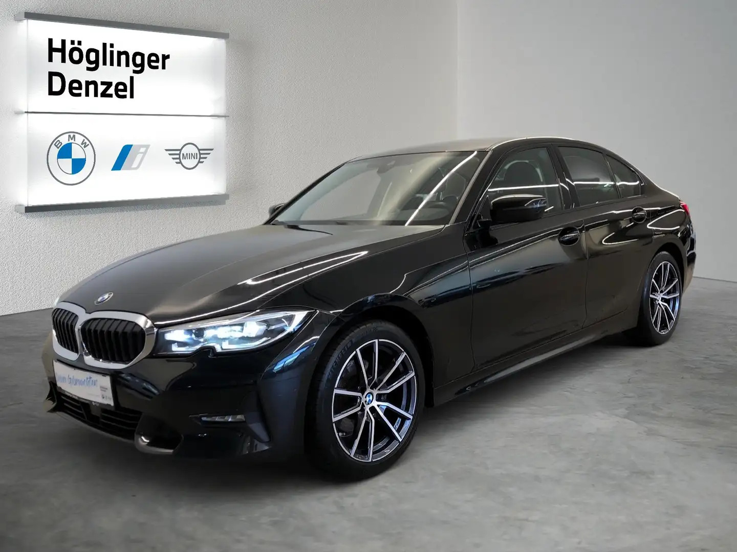 BMW 320 320d xDrive crna - 2