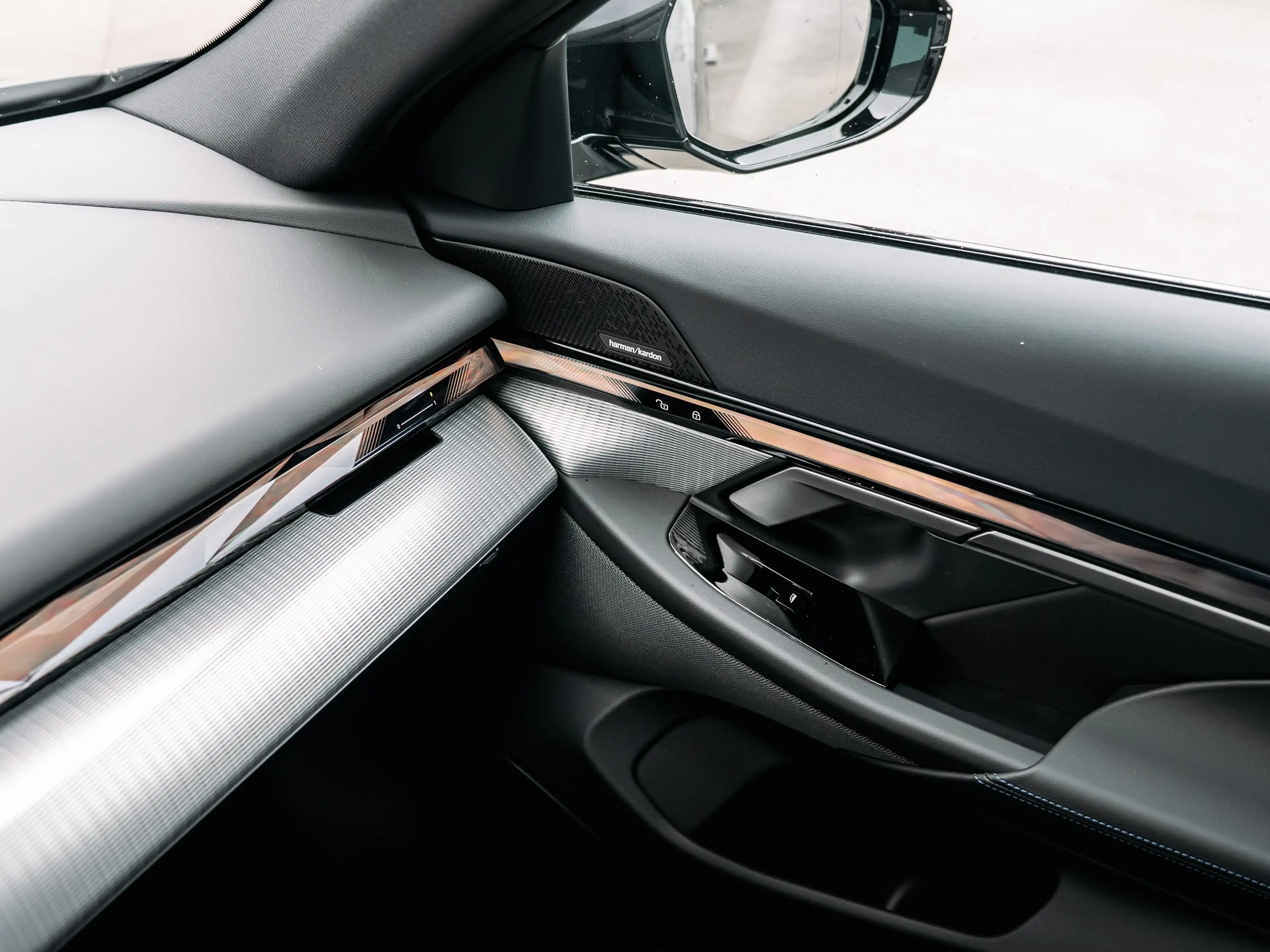 BMW i5 M-Sport Pro — photo 14