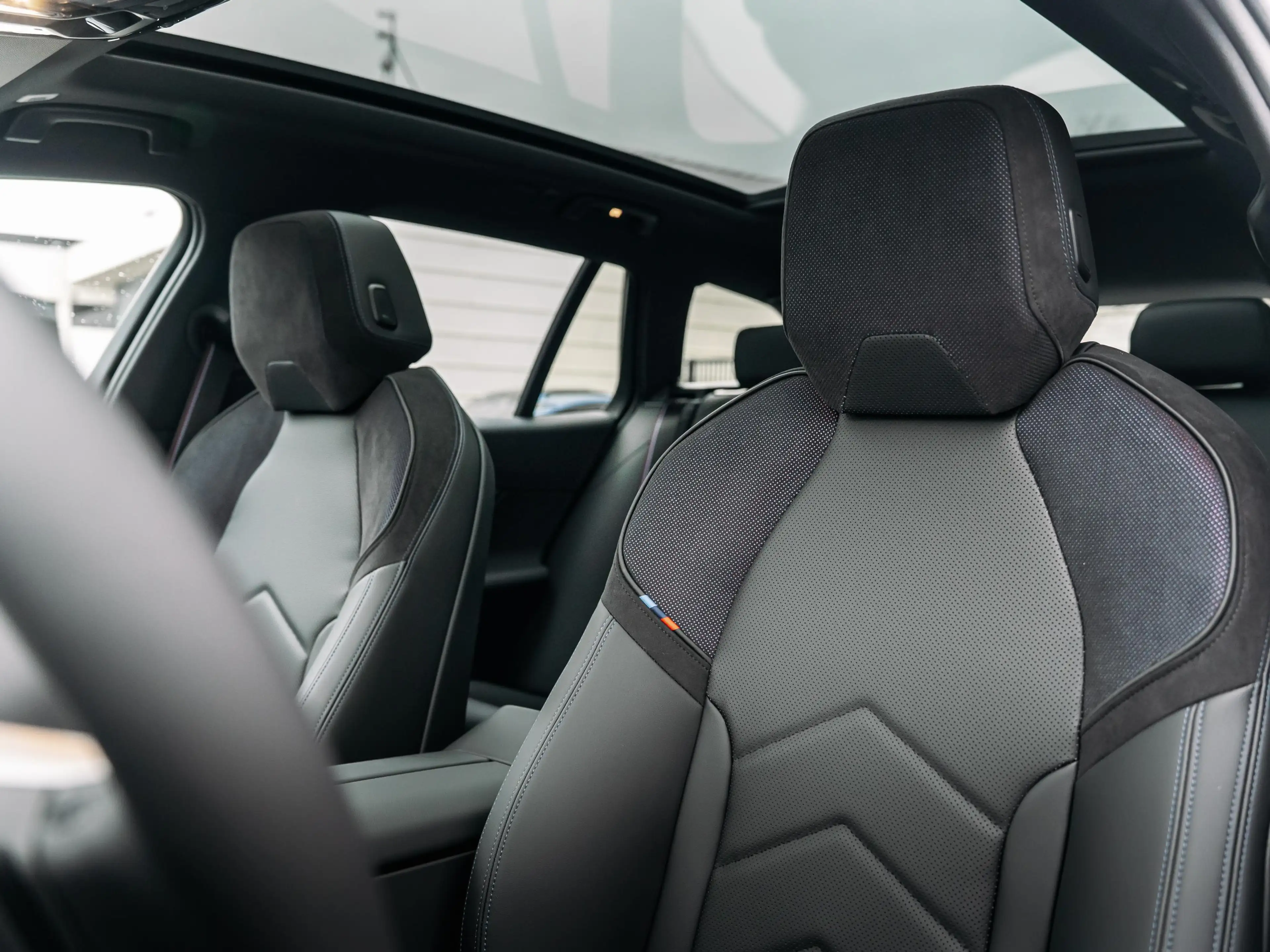 BMW i5 M-Sport Pro — photo 9