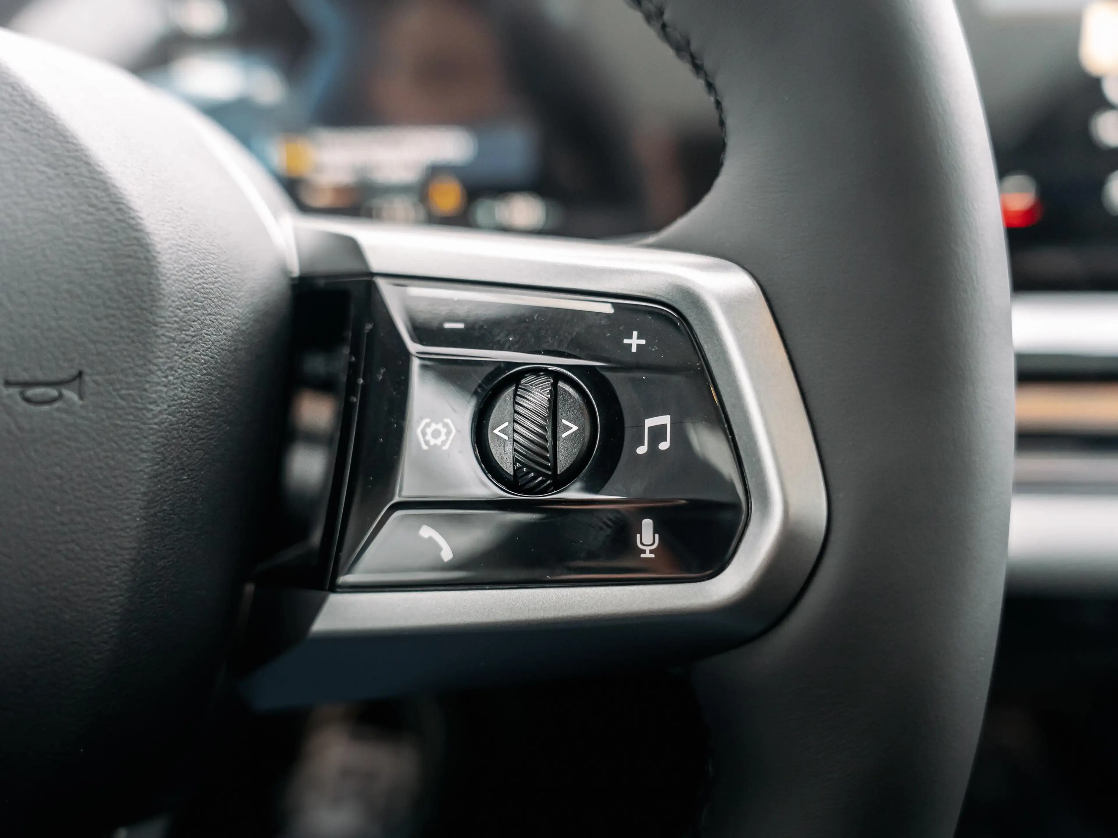 BMW i5 M-Sport Pro — photo 11