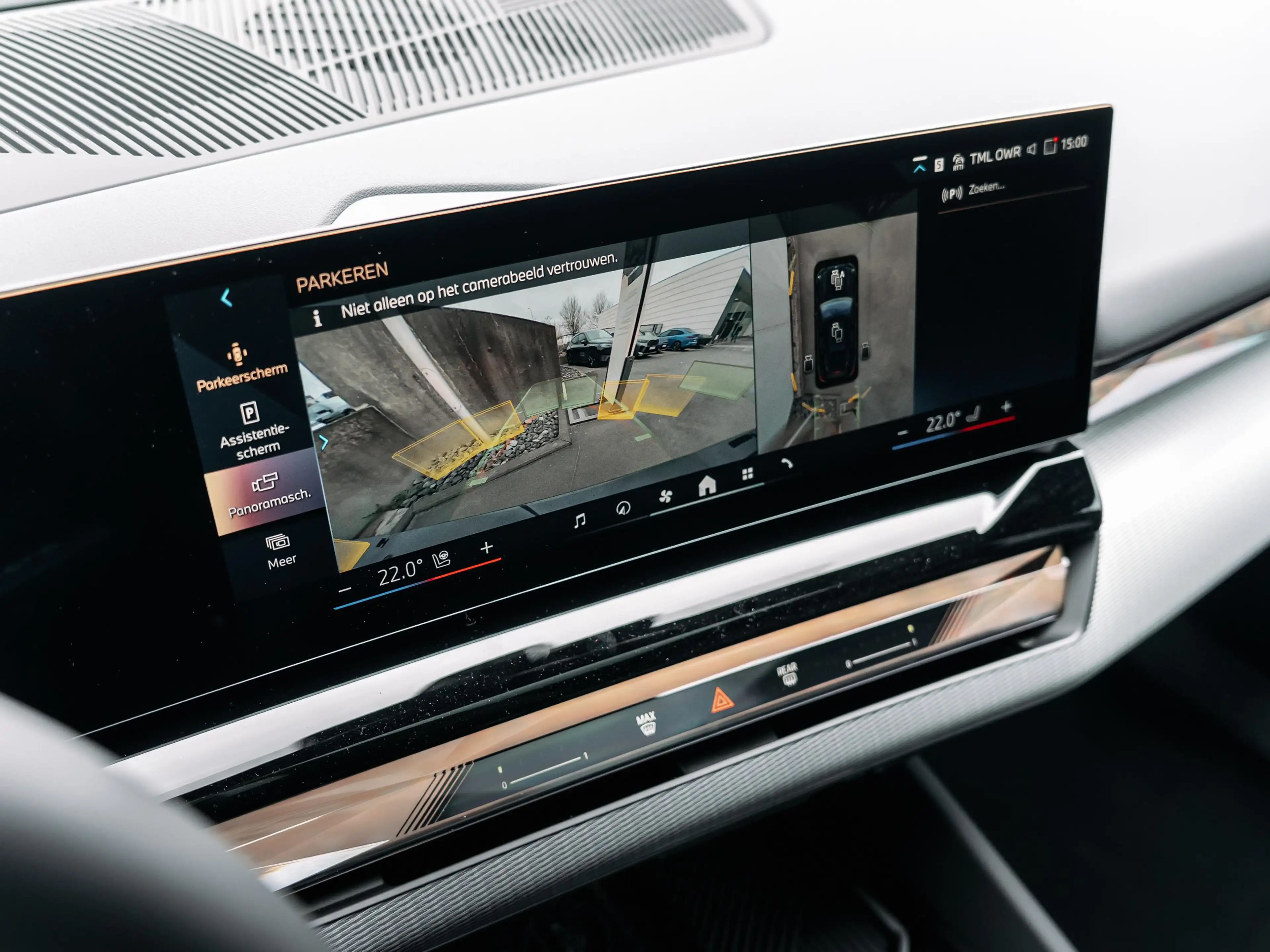 BMW i5 M-Sport Pro — photo 13