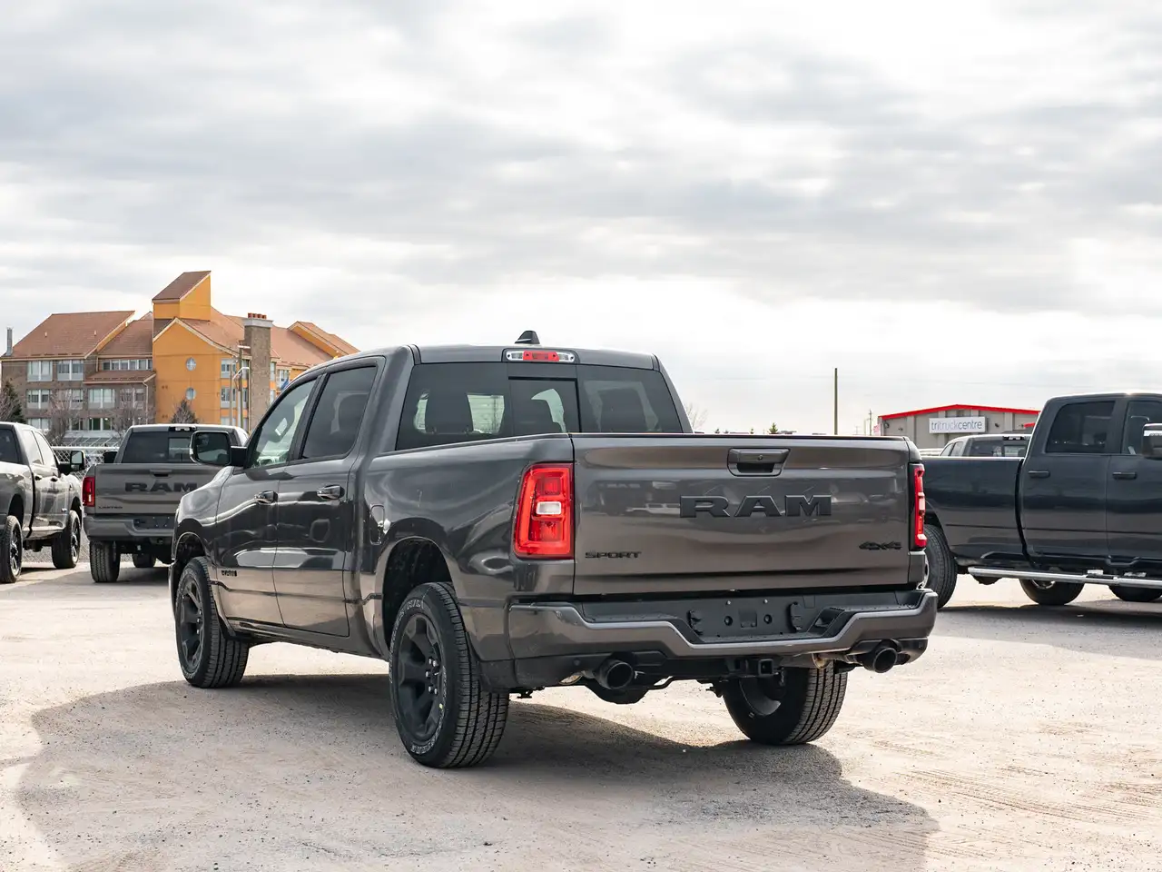 RAM 1500 снимка RAM 1500