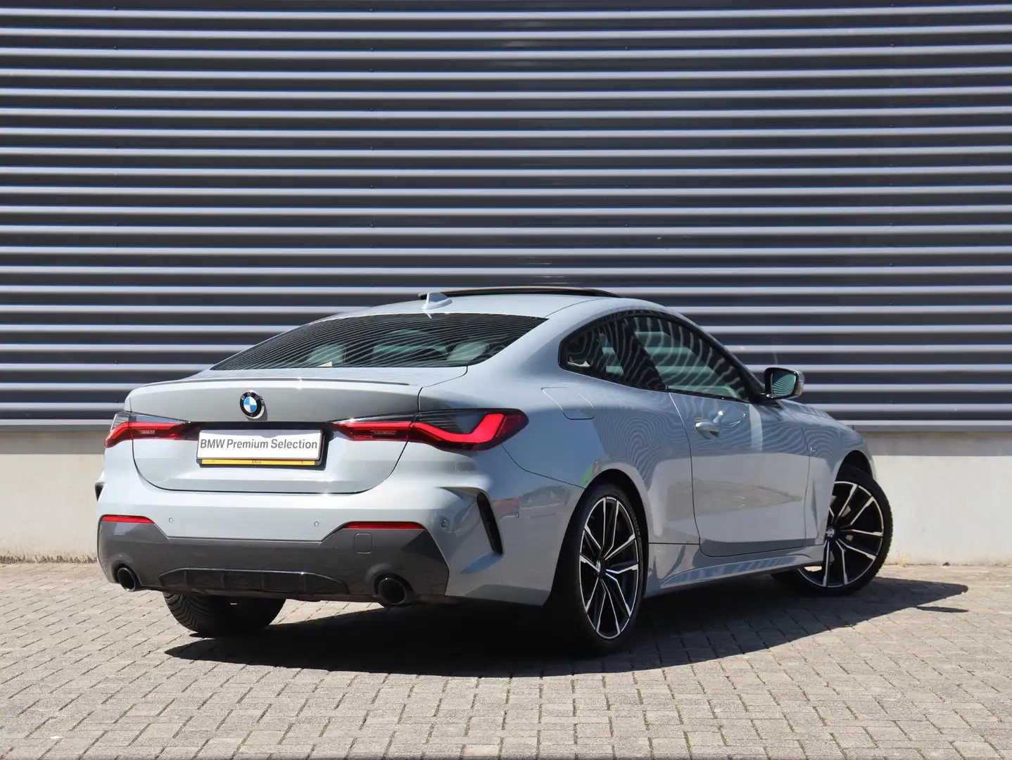 BMW 420 4-serie Coupé 420i | High Executive | M Sportpakke Grijs - 2