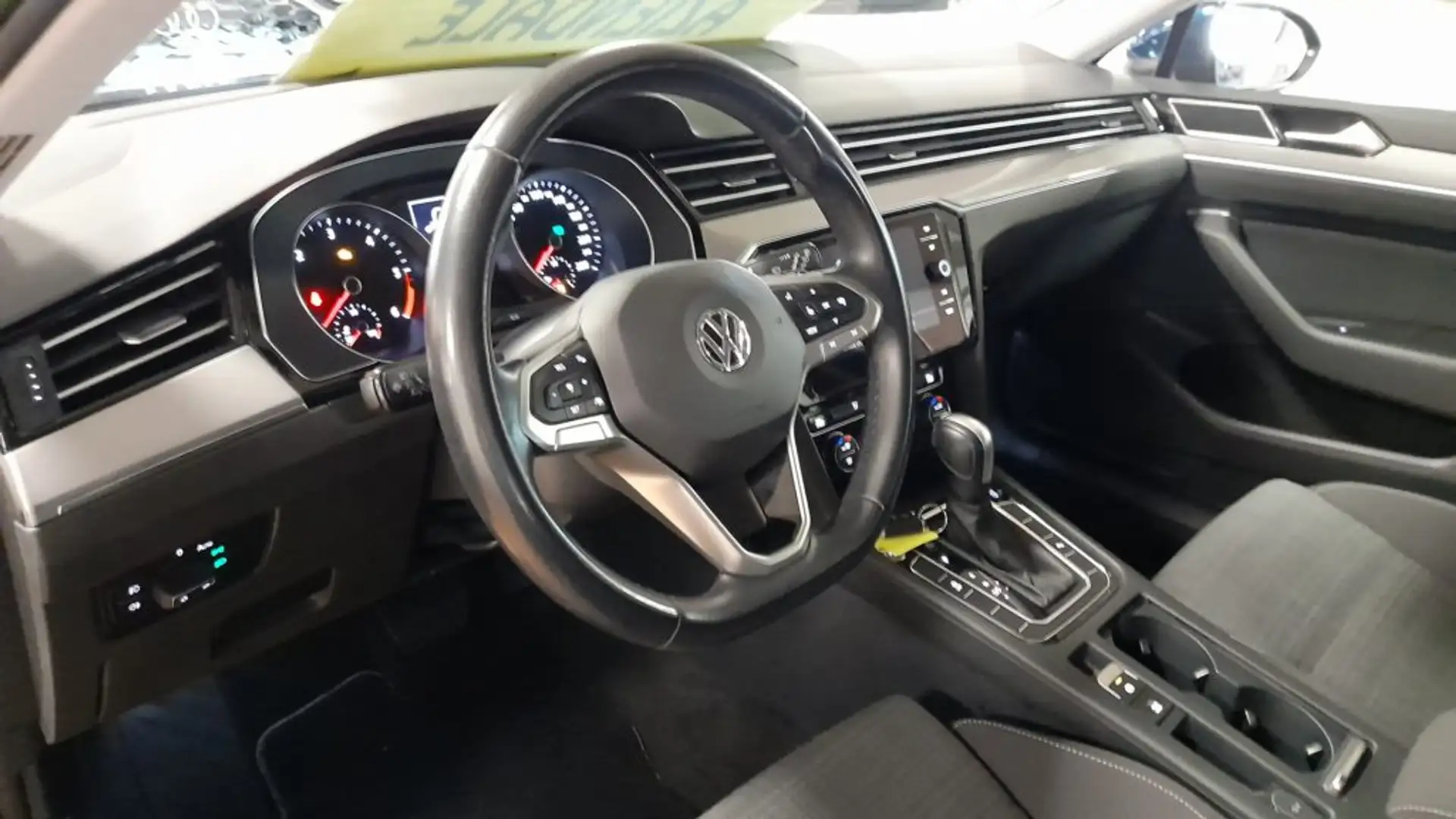 Volkswagen Passat Variant 1.6 TDI SCR DSG Business 18" Grijs - 2