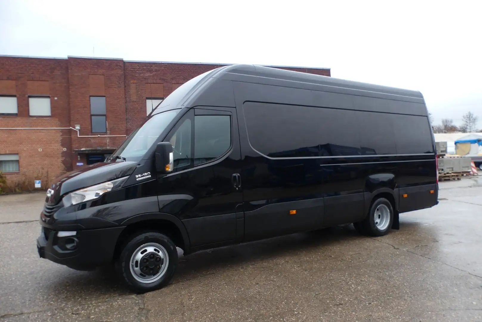 Iveco Daily 3.0 Maxi XxL 35C18 L5H3*Klima*Nav*Temp*AHK Чёрный - 1