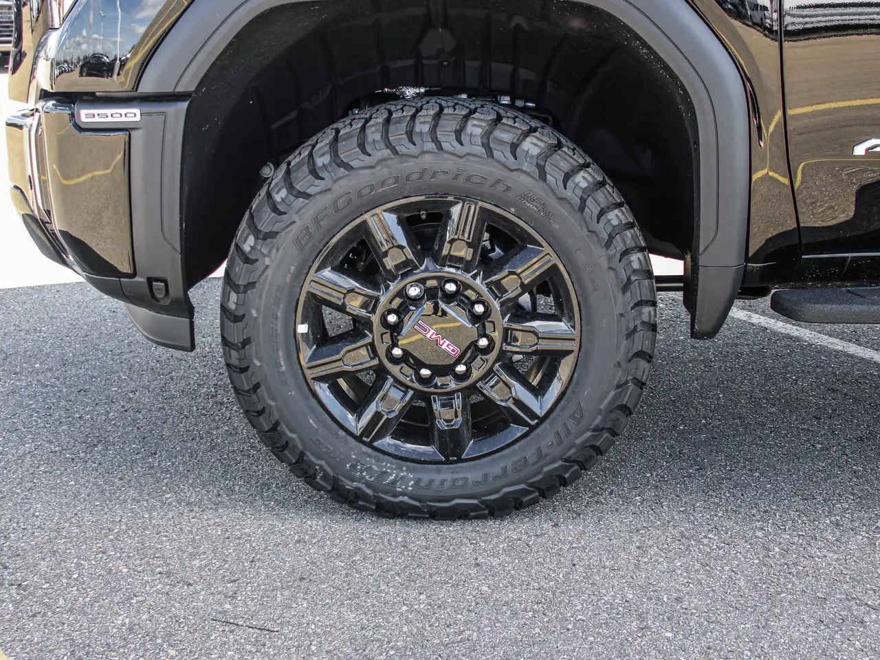 GMC Sierra 3500HD снимка GMC Sierra 3500HD