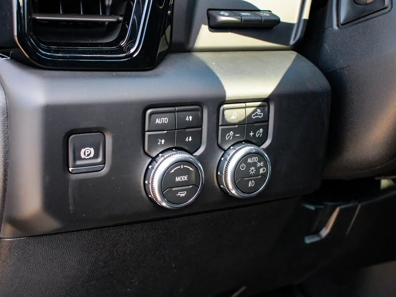 GMC Sierra 3500HD снимка GMC Sierra 3500HD
