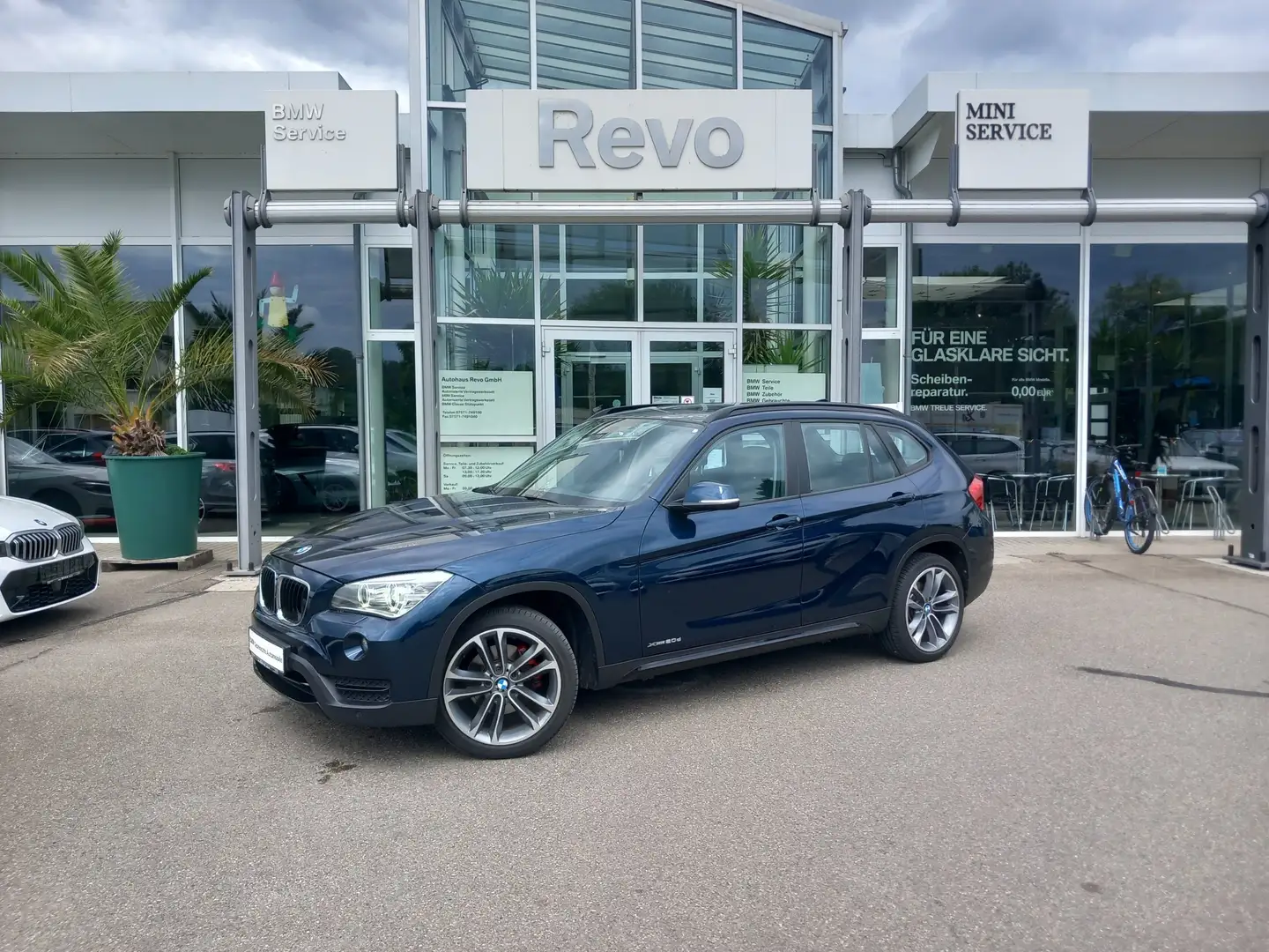 BMW X1 xDrive20d Sport Line AHK Leder Panorama NaviProf X Bleu - 1