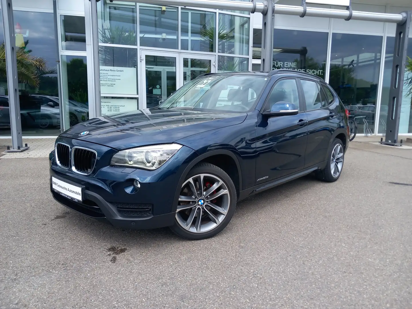 BMW X1 xDrive20d Sport Line AHK Leder Panorama NaviProf X Bleu - 2