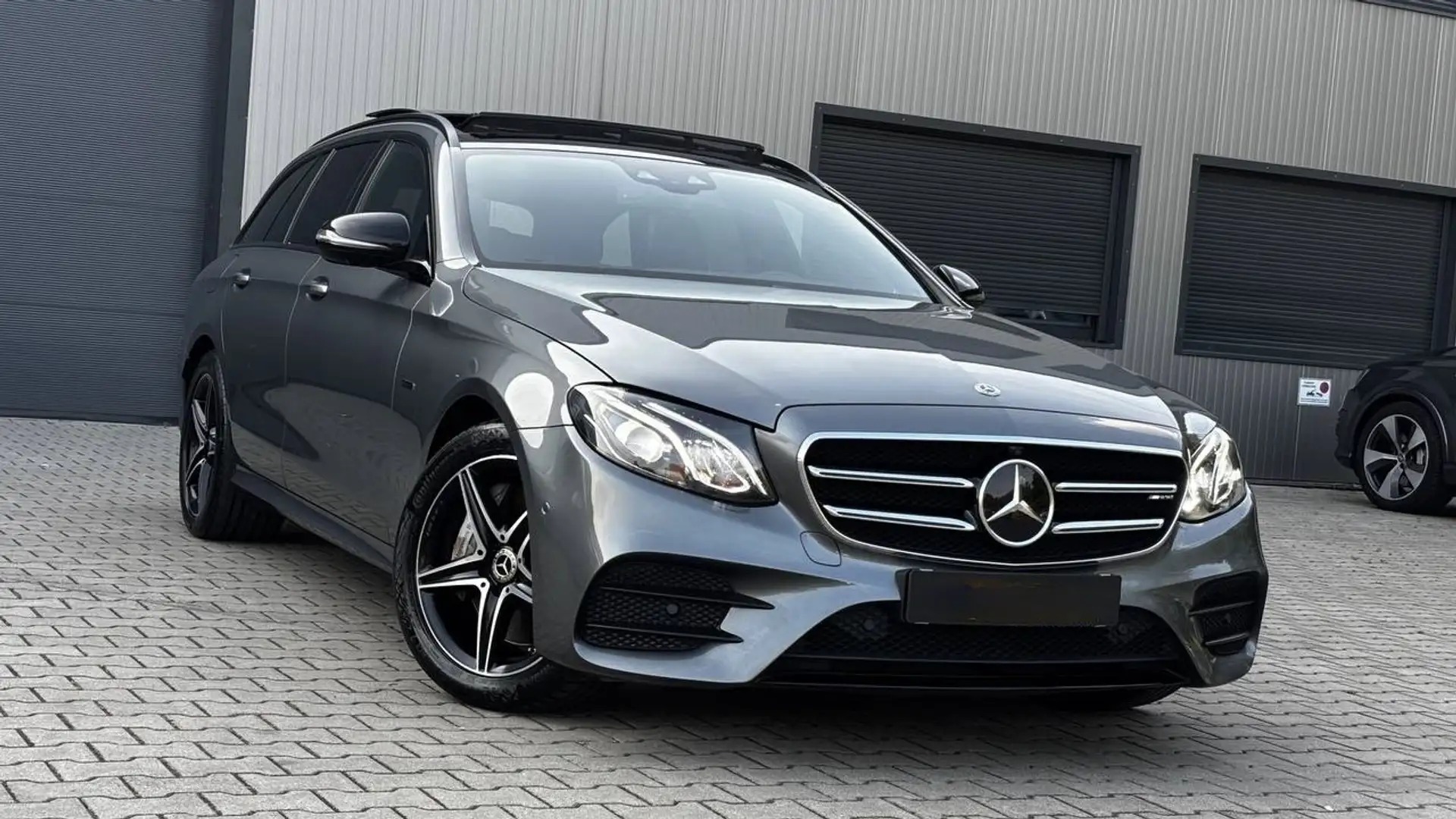 Mercedes-Benz E 300 E 300 de 4Matic T 9G-TRONIC AMG Grau - 1