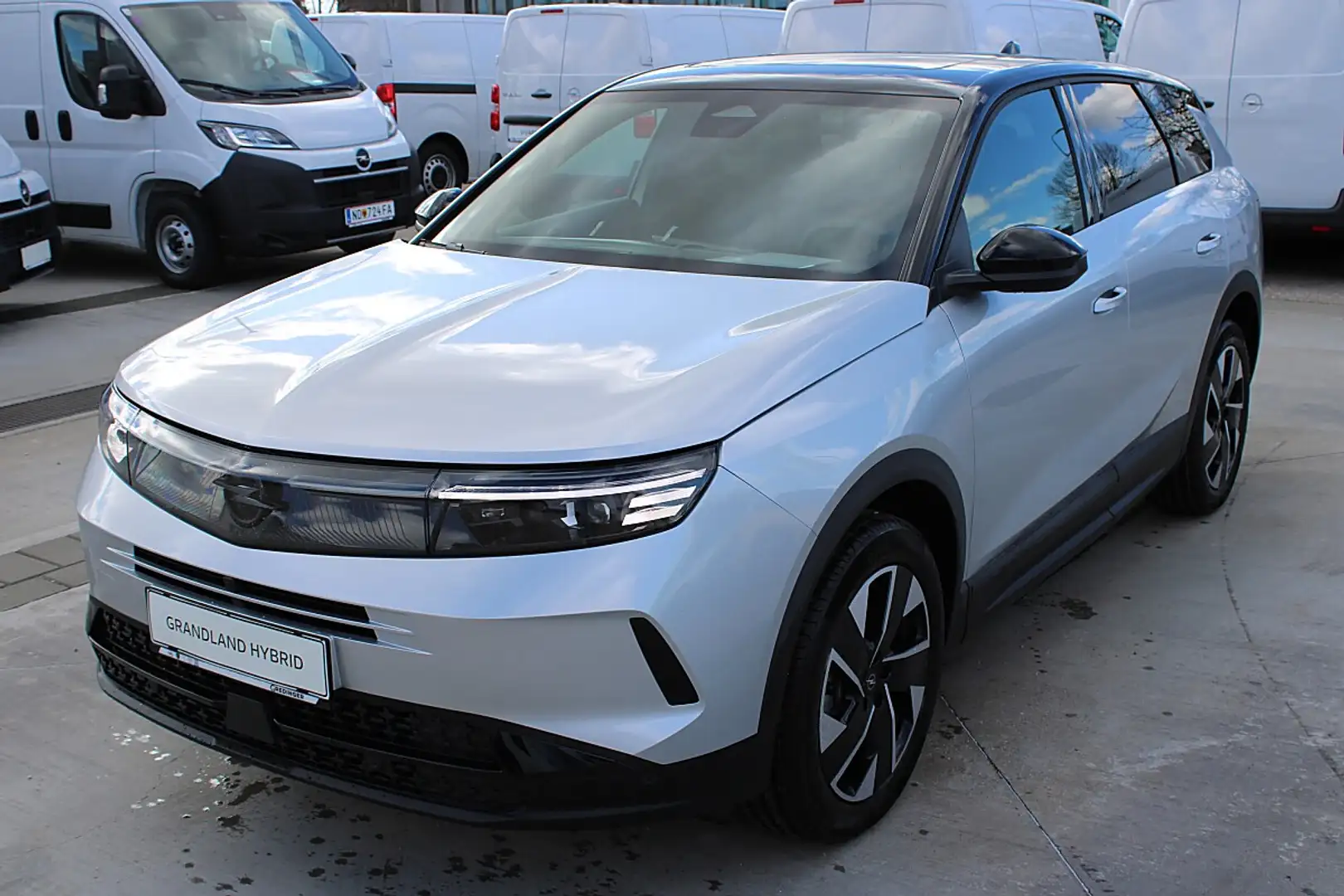 Opel Grandland 1.2 MHEV GS Aut. Silber - 1