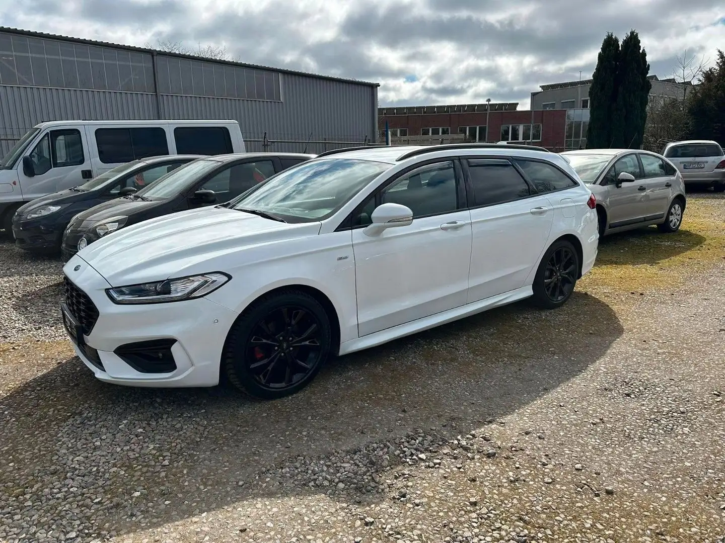 Ford Mondeo Turnier 2,0 D ST-Line AWD Aut  Extras Voll Weiß - 1