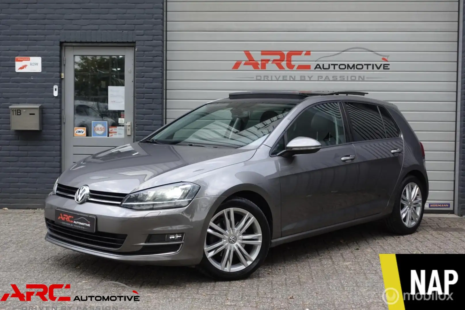 Volkswagen Golf 1.4 TSI ACT Comfortline - Pano/Cruise - NAP Grijs - 1