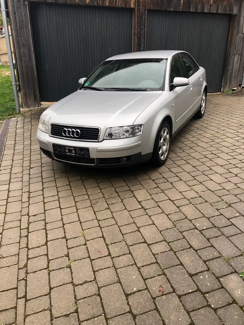 Audi A4 2.4 Argintiu - 1