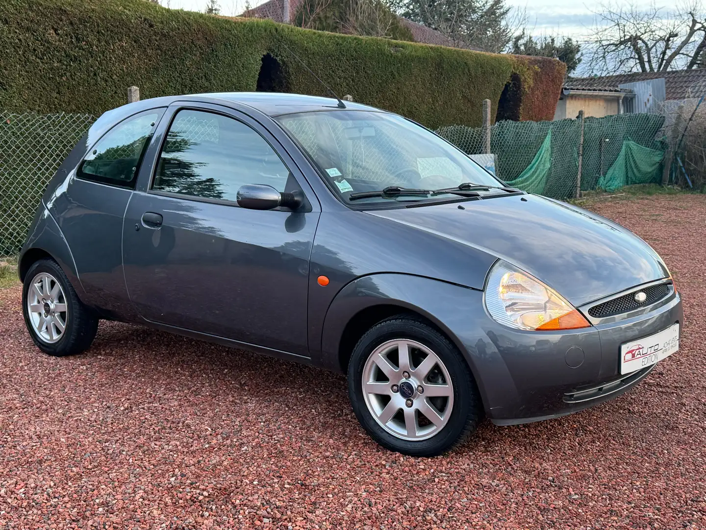 Ford Ka/Ka+ 1.3i - 70 cv Collection Gris - 2