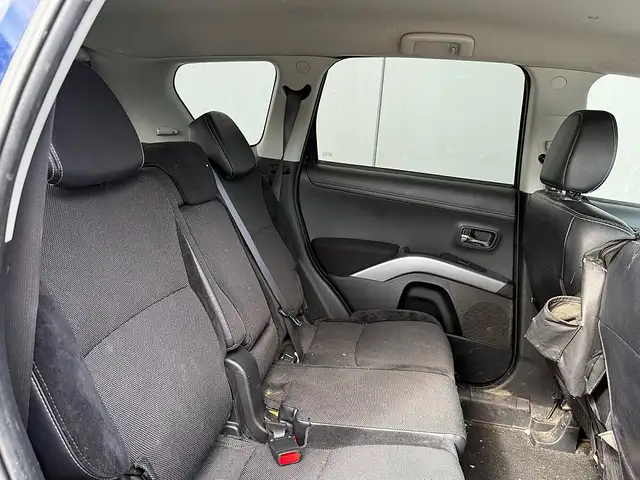 Mitsubishi Outlander view 10