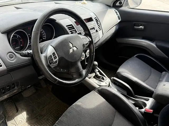 Mitsubishi Outlander view 7