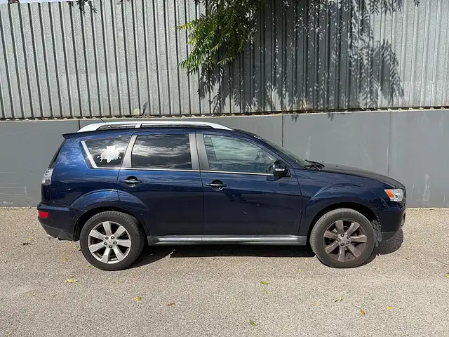 Mitsubishi Outlander view 6