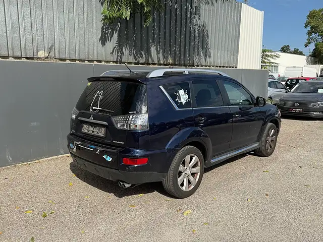 Mitsubishi Outlander view 5