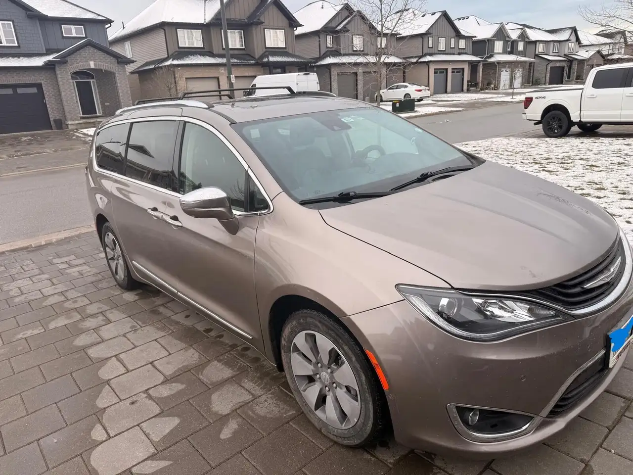 Chrysler Pacifica снимка Chrysler Pacifica