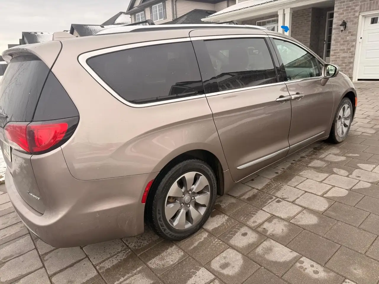 Chrysler Pacifica снимка Chrysler Pacifica