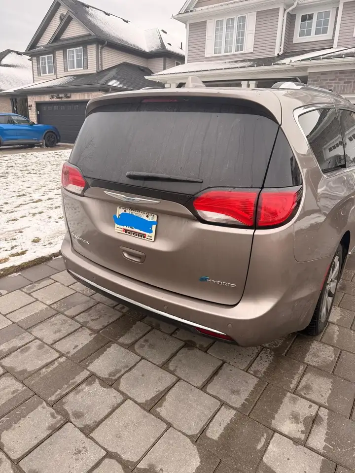 Chrysler Pacifica снимка Chrysler Pacifica