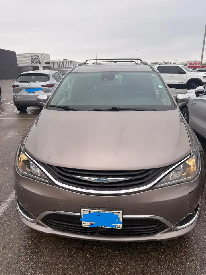 Chrysler Pacifica снимка Chrysler Pacifica