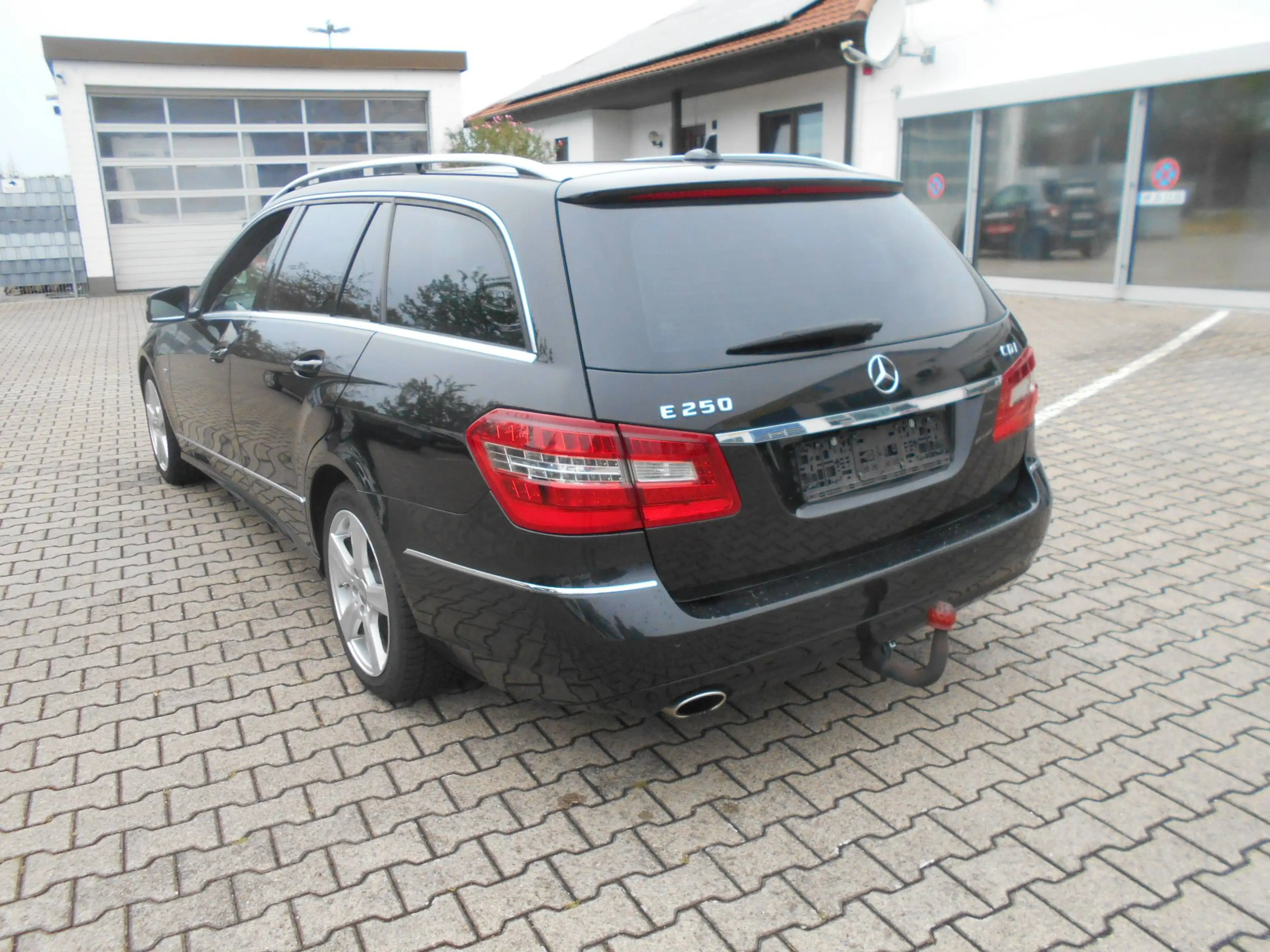 Mercedes-Benz E 250 E 250 CDI BlueEfficiency /Kamera /AHK /Leder/Automatik/ — photo 3